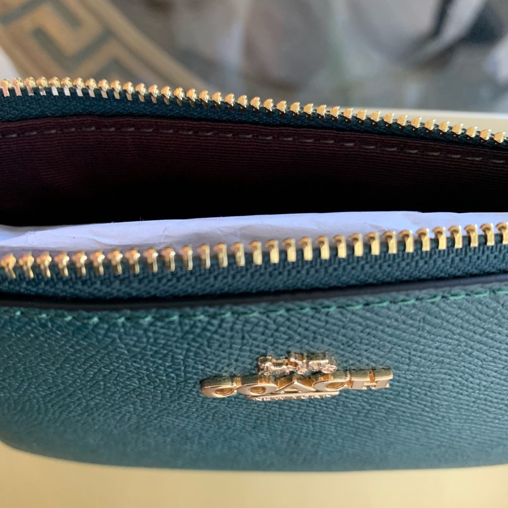 💚💚COACH LEATHER WRISTLET WITH TWO REMOVABLE CHARMS!💚💚 - Picture 5 of 5